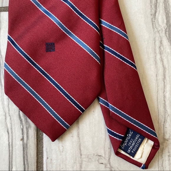 Givenchy tie. EUC like new - Picture 2 of 4